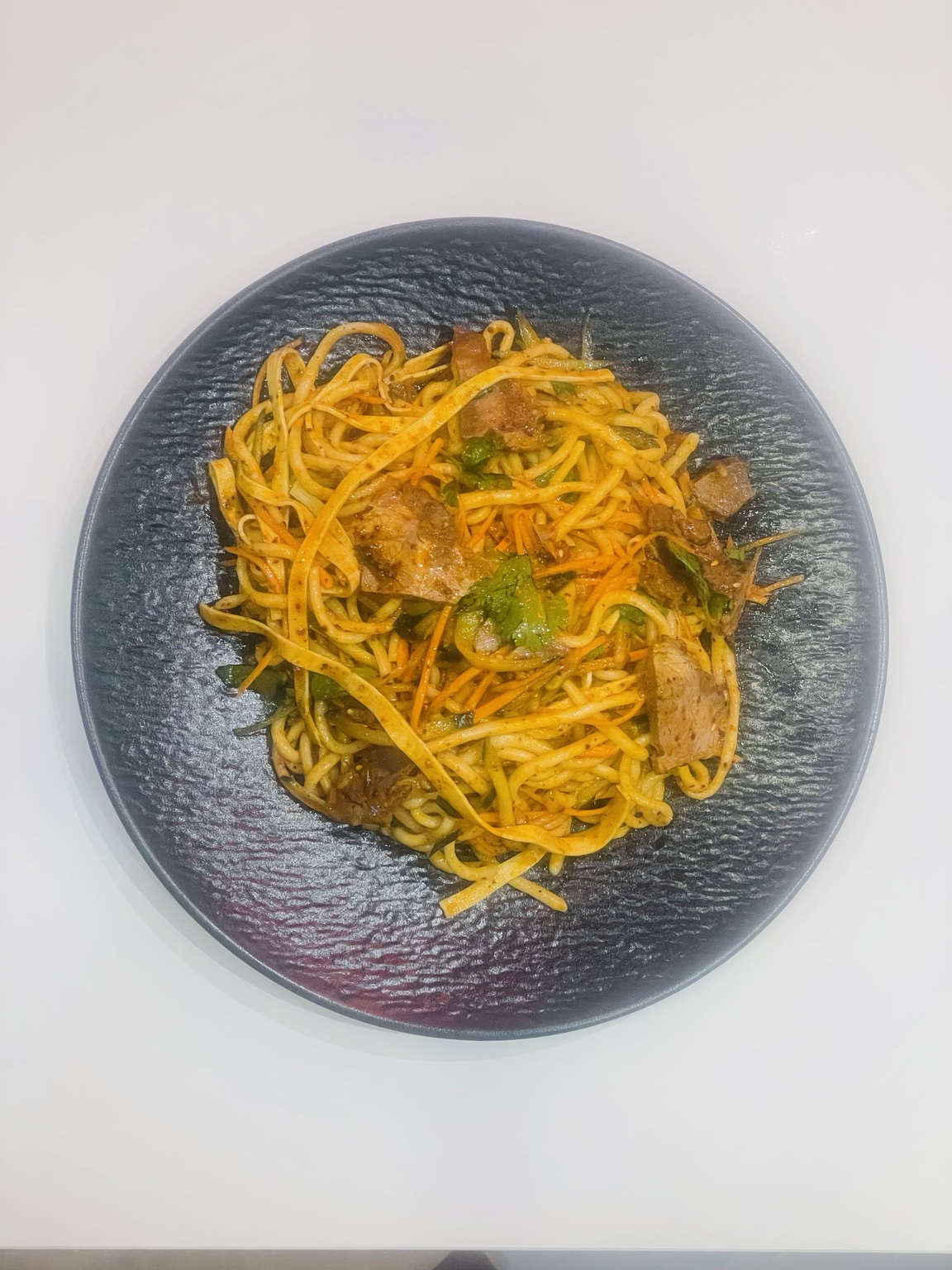 Jiao Ma Ban Mian com molho de sésamo e chilli